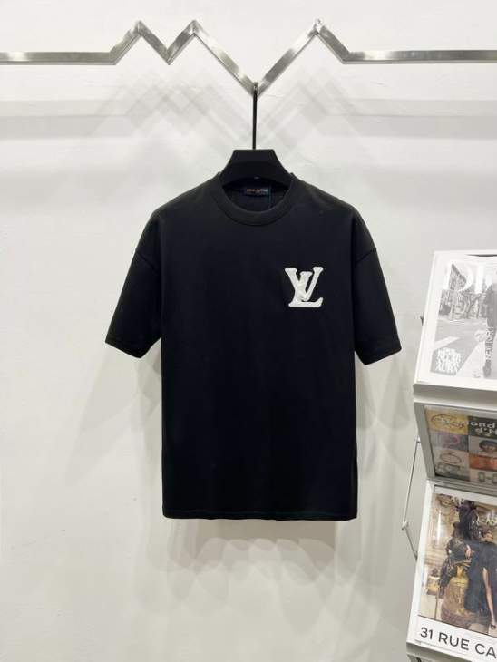 Picture of Louis Vuitton T Shirts Short _SKULVS-XLqqtx077236